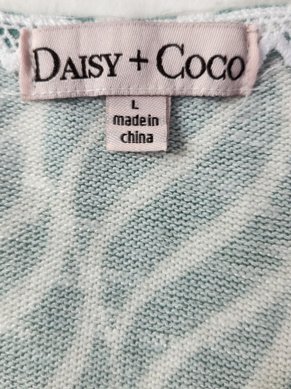 Daisy + Coco Green Leaf Print Notch Neck Top Size Large Casual Coastal Boho Knit - Picture 11 of 15